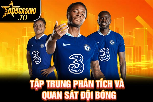 Tập trung phân tích và quan sát đội bóng